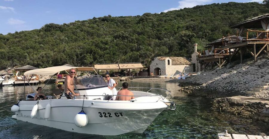 Private boat tour from Dubrovnik/Cavtat to Elafiti islands - A sea-level view of Dubrovnik