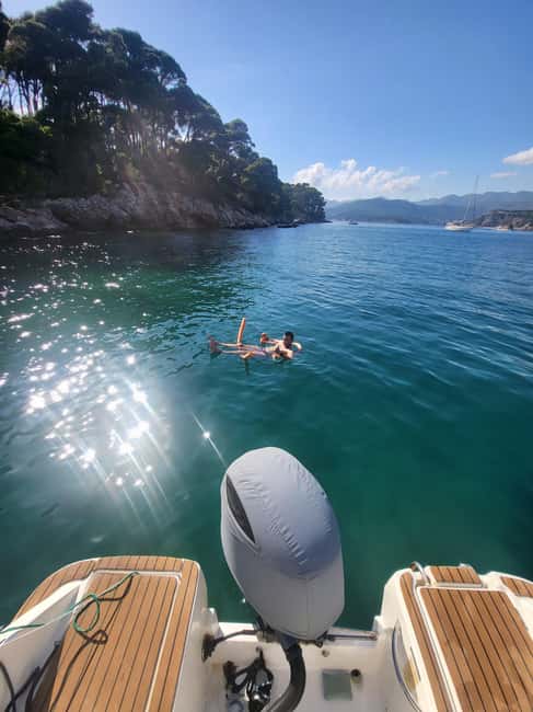 Private Boat Tour Tailor-Made 6h-All Inclusive - Drinks, Music, and the Feel of the Boat