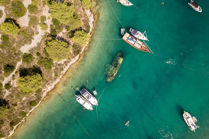 Private Boat tour to the Blue Lagoon & Solta - Swim, Snorkel, Tan and Relax! - Maslinica: a quiet hour ashore
