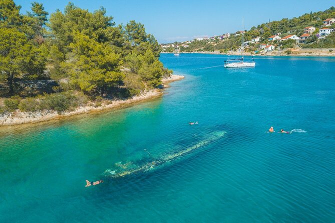 Private Boat tour to the Blue Lagoon & Solta - Swim, Snorkel, Tan and Relax! - Necujam: snorkeling by a shipwreck