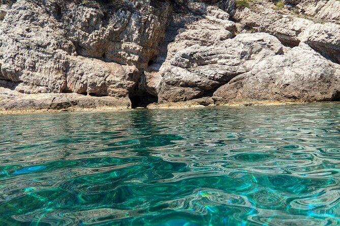 Private luxury speedboat tour-Islands, caves, beaches, snorkeling - Lokrum or Mljet changes the shape of the day