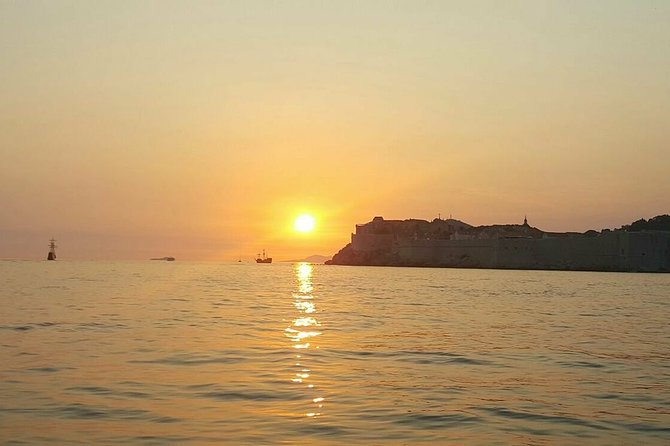 Private romantic Sunset tour - Hotel Belvedere and a difficult modern chapter