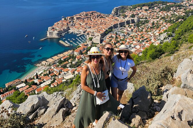 Private Sightseeing Tour in Dubrovnik with a Classic Old Car - War memorials and the modern story of Dubrovnik