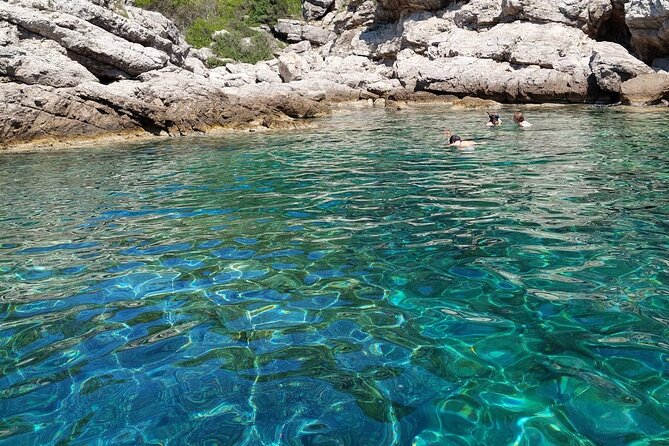 Private Speedboat Tour- Blue cave, sandy beaches and snorkelling - Optional Lokrum, close to Dubrovnik’s Old Town