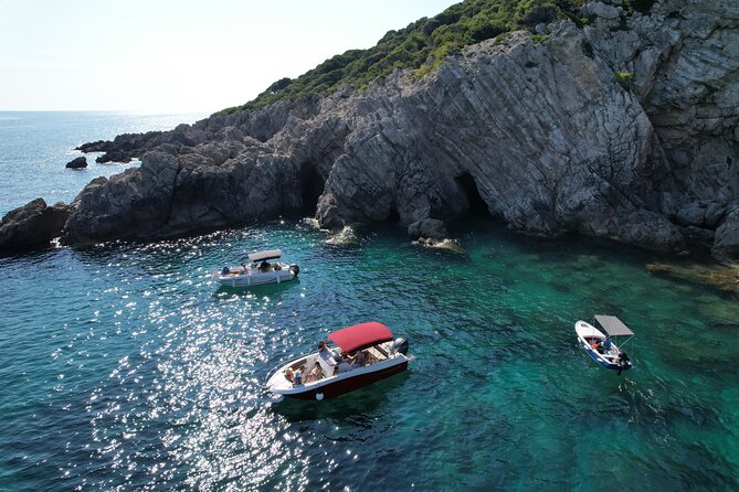 Private Speedboat Tour- Blue cave, sandy beaches and snorkelling - Drinks, equipment, and comfort on the boat