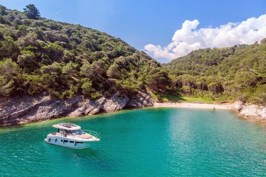 Private speedboat tours Sea Symphony - The Little Blue Cave in Pokrivenik Bay