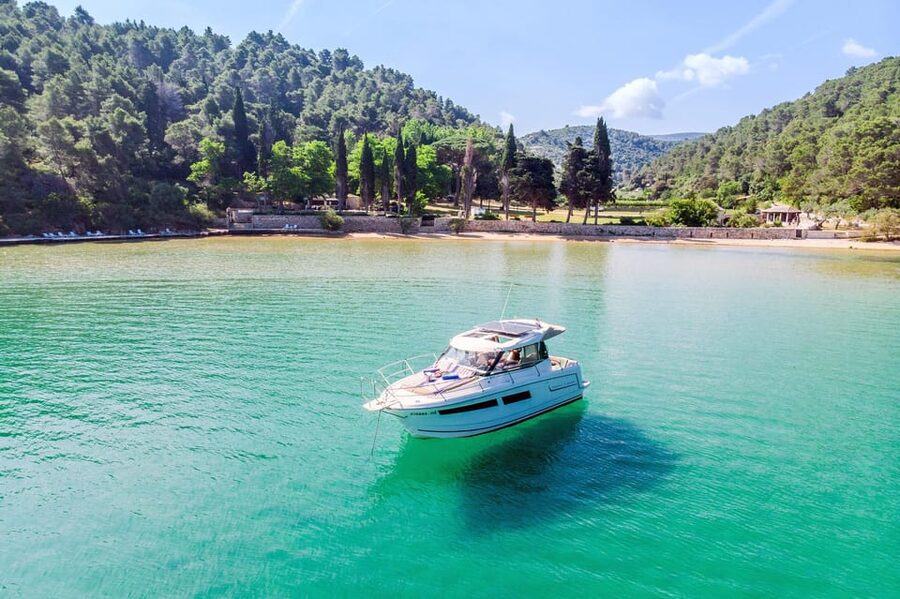 Private speedboat tours Sea Symphony - Mala Stiniva Bay, Hvar’s best swimming pause