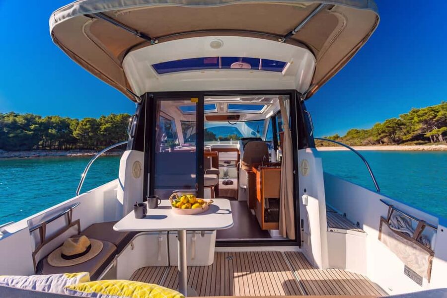 Private speedboat tours Sea Symphony - Lunch at Hrvaska Bay
