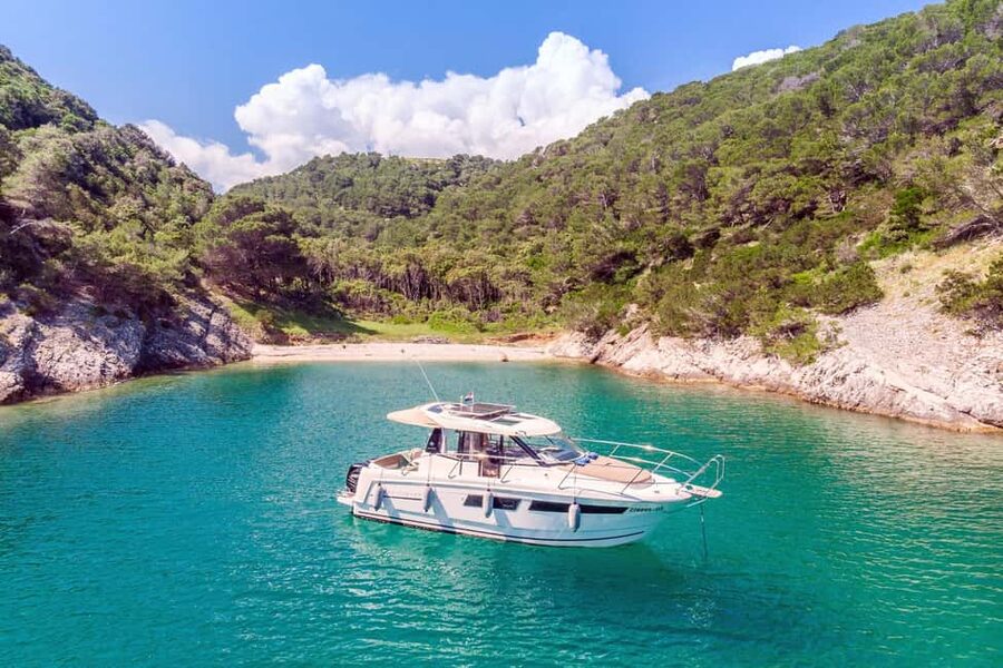 Private speedboat tours Sea Symphony - Morning in Pučišća, Brac’s limestone village