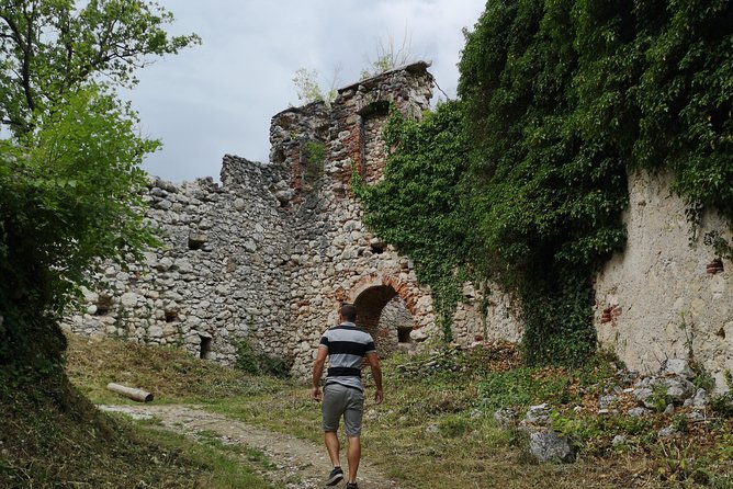 Private Wine Tour from Zagreb: Two Local Wineries & Samobor - Booking details worth knowing