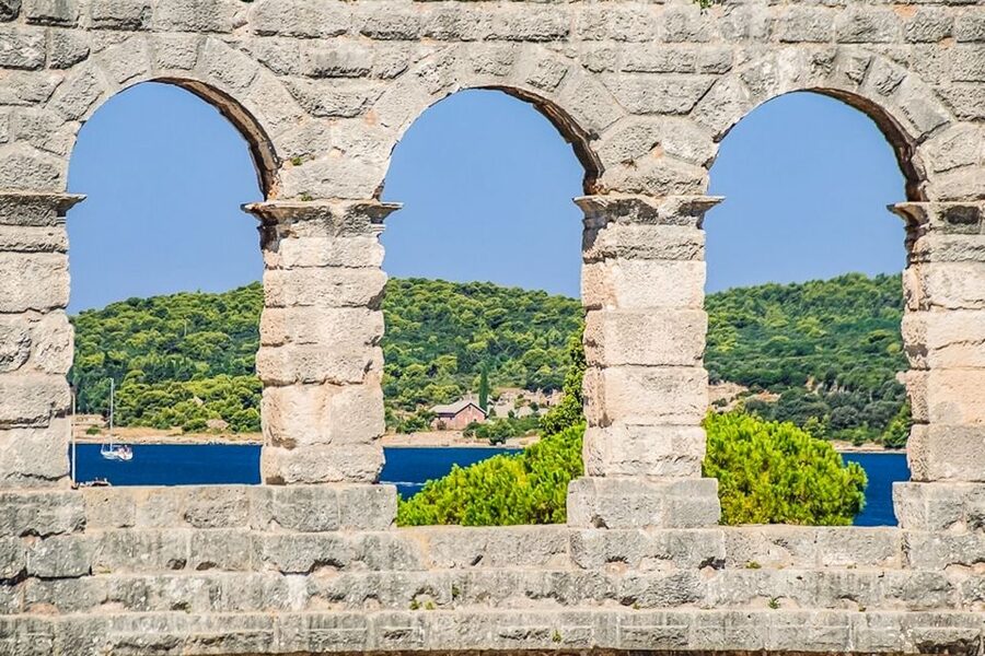 Pula: Arena Entrance Ticket - Pula Arena: Roman Stone Beside the Adriatic