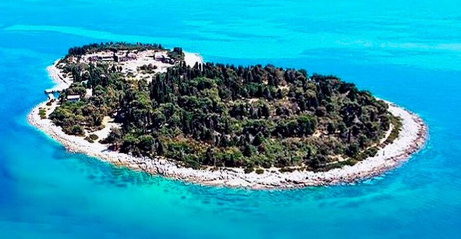 Pula: Brijuni National Park Tour with Island Visit - Cruising past the Brijuni islands