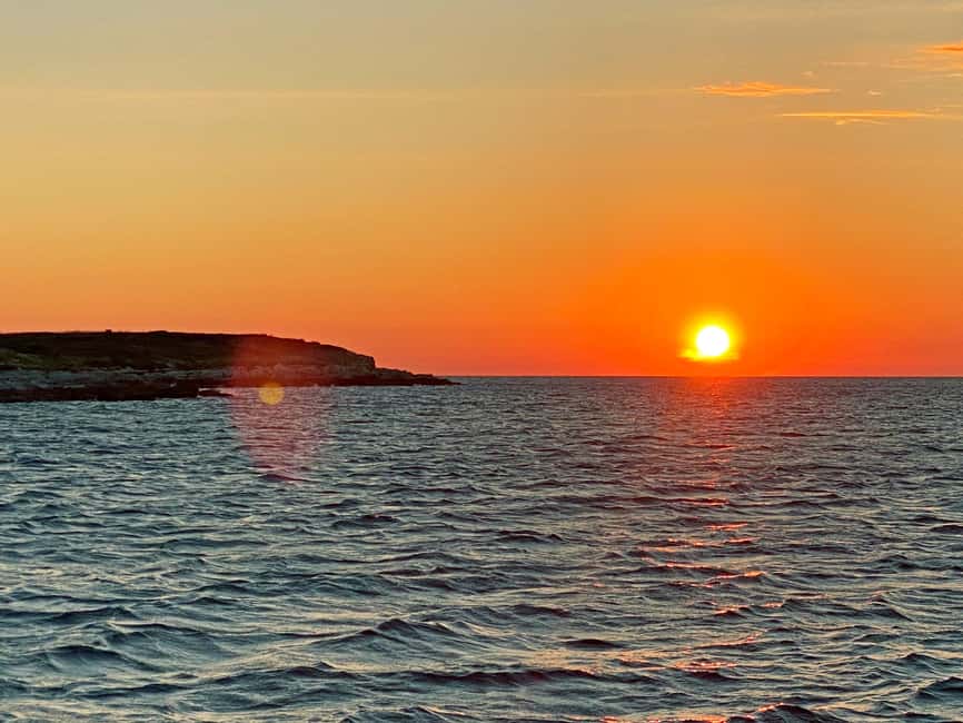Pula: Dolphin Sunset Cruise to Brijuni with Dinner & Drinks - Golden hour over Brijuni National Park