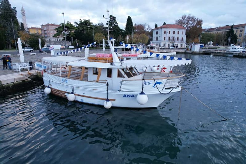 Pula: Dolphin-Watching Cruise at Sunset with Dinner & Drinks - Dinner, wine, and a simple Croatian boat meal