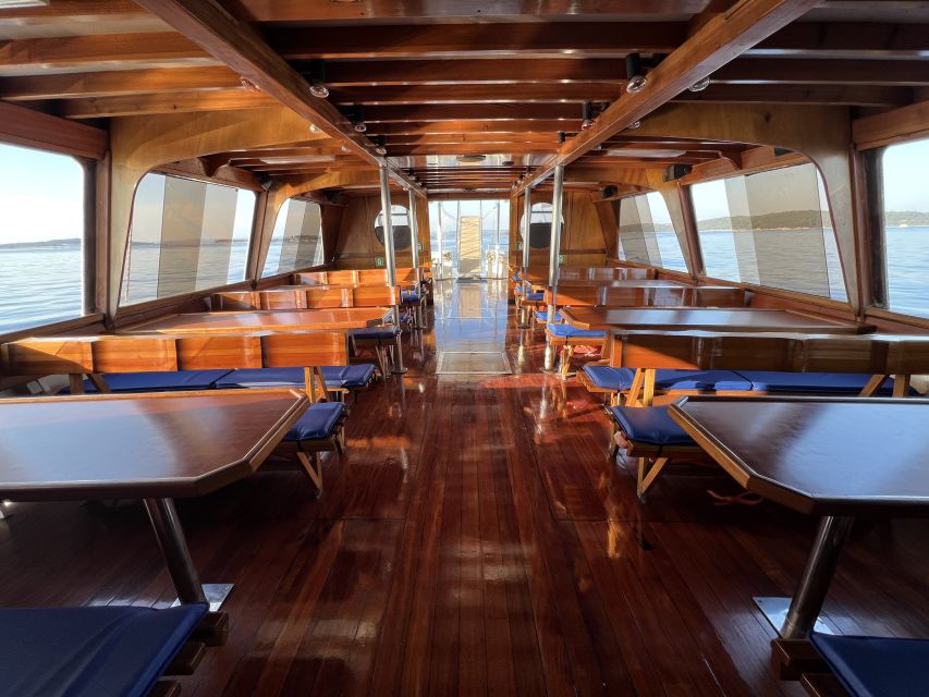 Pula: Dolphin Watching Sunset Cruise with Dinner & Drinks - Who will enjoy this most