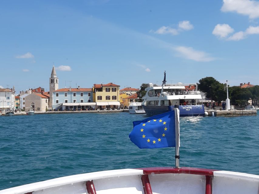 Pula: Harbor Cruise with unlimited Drinks - Seating, sun, and the simple boat setup