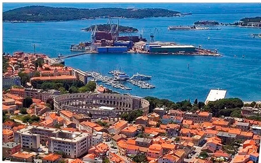 Pula: Harbor Cruise with unlimited Drinks - Commentary, languages, and the level of guiding