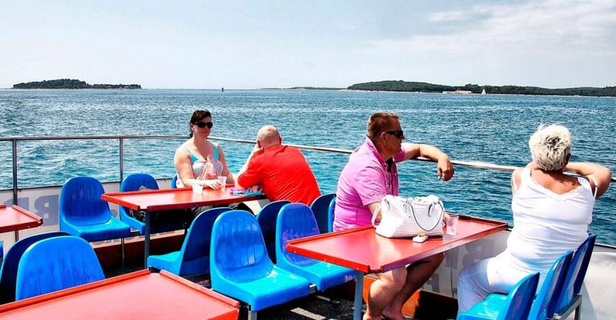 Pula: Harbor Cruise with unlimited Drinks - Punta Christo and the outer harbor