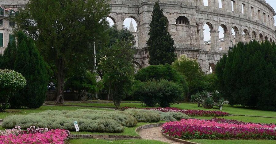 Pula: Historic Walking Tour with Local Guide & City Views - The farmer’s market and the taste of local life