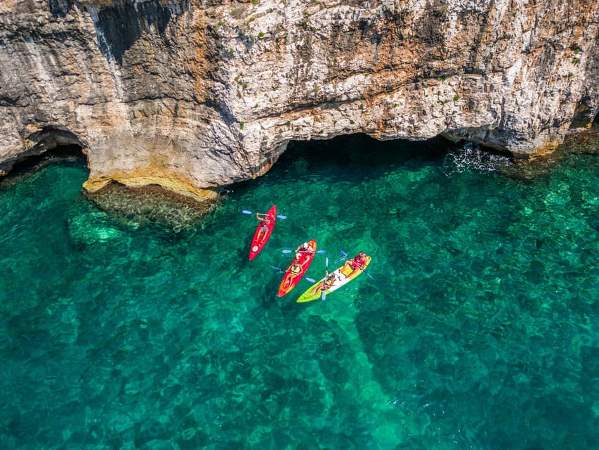Pula: Kayak Adventure with Cave & Island Snorkeling - The first 20 minutes to Grotta di quarzo