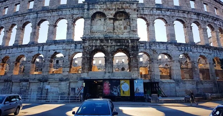 Pula: Old Town Walking Tour for Foodies with Dinner and Wine - What the five food stops add