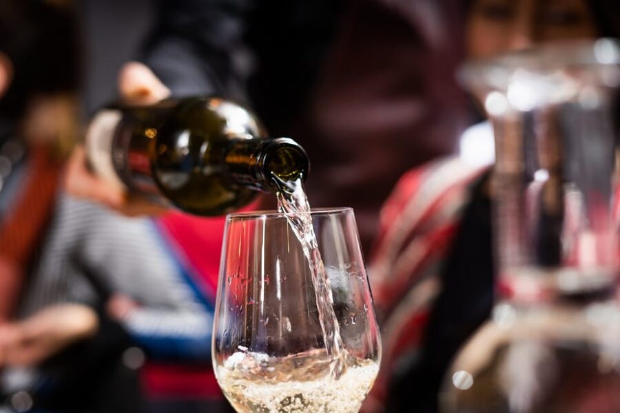 Pula: Old Town Walking Tour for Foodies with Dinner and Wine - Practical booking advice