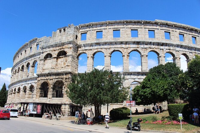 Pula walking tour - Pula Cathedral and the possibility of stepping inside