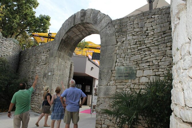 Pula walking tour - Kastel and the harbor view