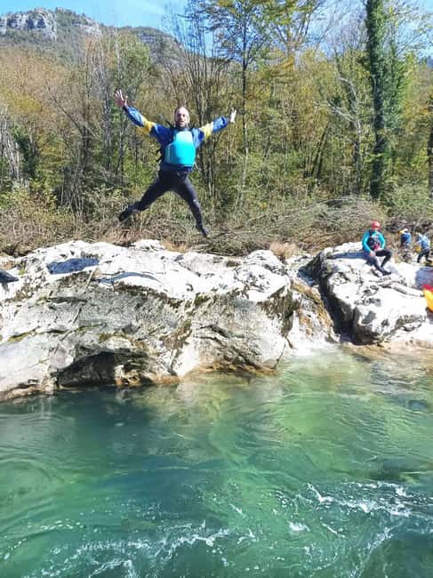 Rafting/Kayaking adventure river Kupa - A break for swimming and cliff jumping