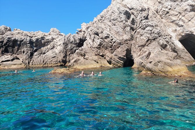 Rent a small boat without skipper - explore the islands and find hidden caves - Safety, weather, and the independent format