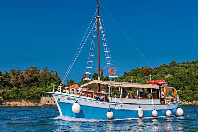Rent a Traditional Wooden Boat (64 pax) - What your eight hours can include