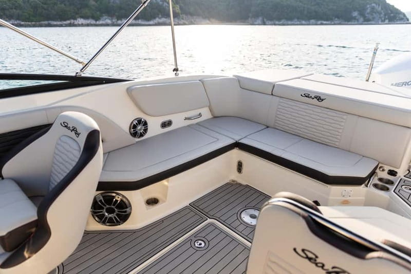 Rovinj: Dolphin Watching Sunset Speedboat Tour with Drinks - The speedboat ride to the archipelago