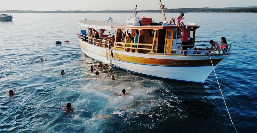 Rovinj half-day cruise: swim stops, drinks & brunch included - The first cruise: old-town views and the Rovinj archipelago