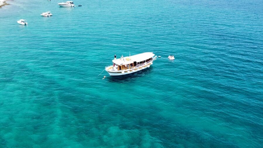 Rovinj half-day cruise: swim stops, drinks & brunch included - Brunch on board: sandwiches, fruit, and a full drinks setup