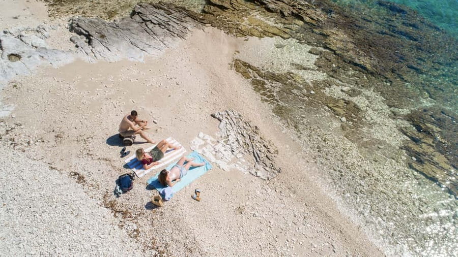 Rovinj: Luxury Island Hopping with Swimming & Snorkeling - Figarola: shade, drinks, and a slower pause