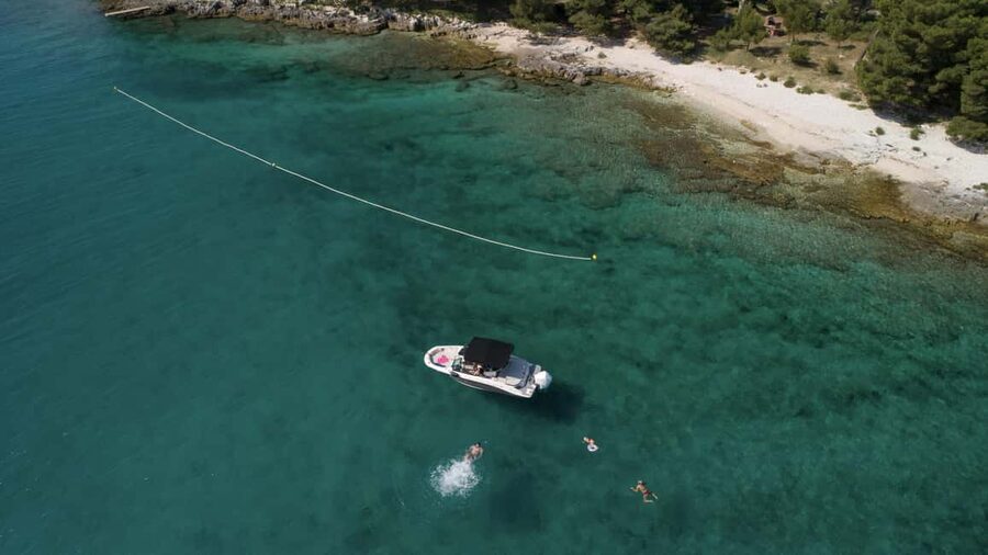Rovinj: Rovinj Archipelago and South Coves Speedboat Tour - The southern coves are the quiet part of the day