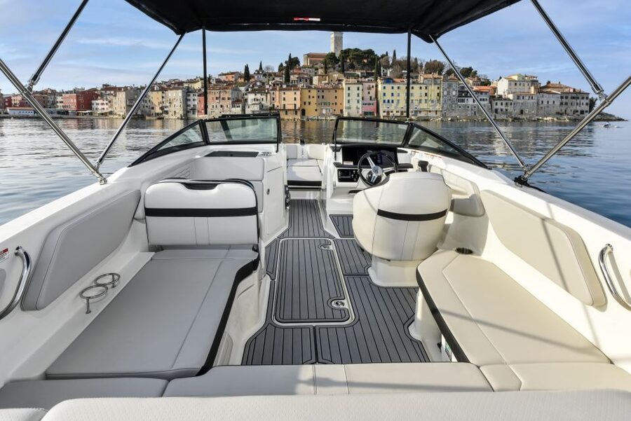 Rovinj: Rovinj Archipelago and South Coves Speedboat Tour - St. Ivan combines a lighthouse and cliff jumping