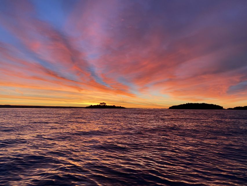 Rovinj: Sunrise Dolphins & Fishermen at Work Speedboat Tour - Sunrise over the Istrian coast