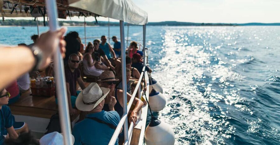 Rovinj: Sunset Cruise with Swim Stop, Drinks, and Fruits - Finding the dock at Villas Rubin