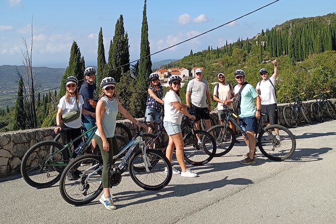 Rural Biking & Wine Tasting Tour in Dubrovnik - The guides and the small-group format