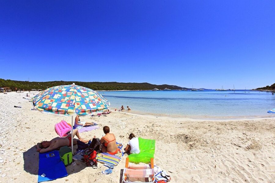 Sakarun Beach Full-Day Guided Tour from Zadar - What you can eat and drink on the beach