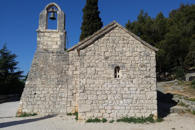 Secret Marjan Park Hiking Tour in Split - Stories at the old Jewish cemetery