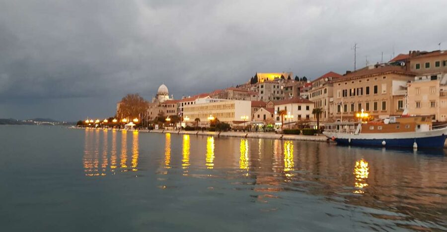 Sibenik: Guided Evening Walking Tour - Churches that reveal different chapters