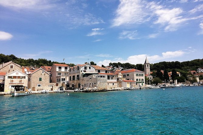 Šibenik Riviera boat tour: Zlarin + Prvić + Tijat - How much guiding should you expect?