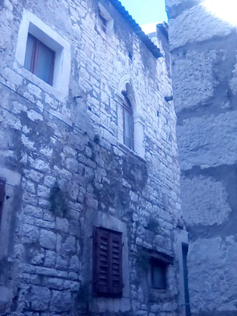 Šibenik walking tour in one hour! - Walking Kalelarga toward the cathedral square