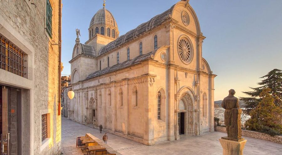 Šibenik walking tour in one hour! - The fraternity churches and Šibenik’s working quarters