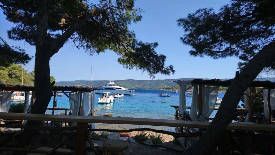 Speedboat to 3 islands: Hvar, Brač, Zečevo with watersports - Zlatni Rat: the famous beach on Brač