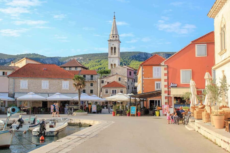 Speedboat to 3 islands: Hvar, Brač, Zečevo with watersports - Zečevo: the quiet stop with the most activities