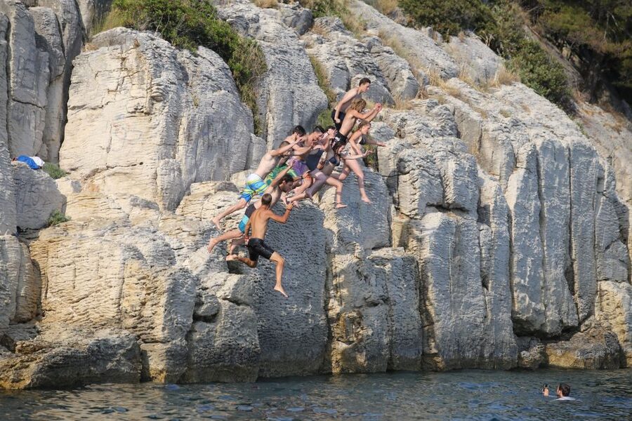 Split 4-Hour Guided Sea Kayak Tour - The south shore, pyramid rocks, and the swimming break