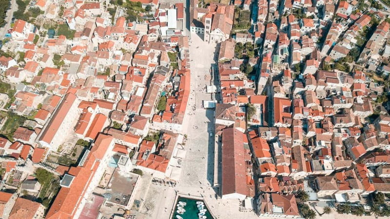 Split: 5 Islands Full-Day Tour to Blue Cave, Vis & Hvar - Two hours to explore Hvar